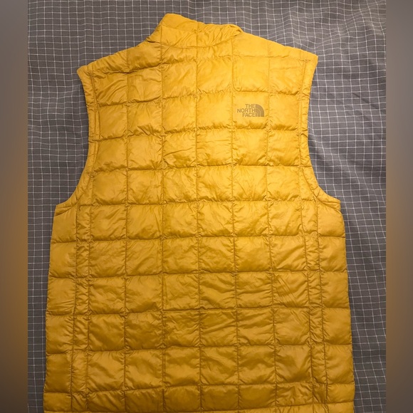 The North Face Thermoball Vest in Yellow Size M Men’s - Picture 8 of 10